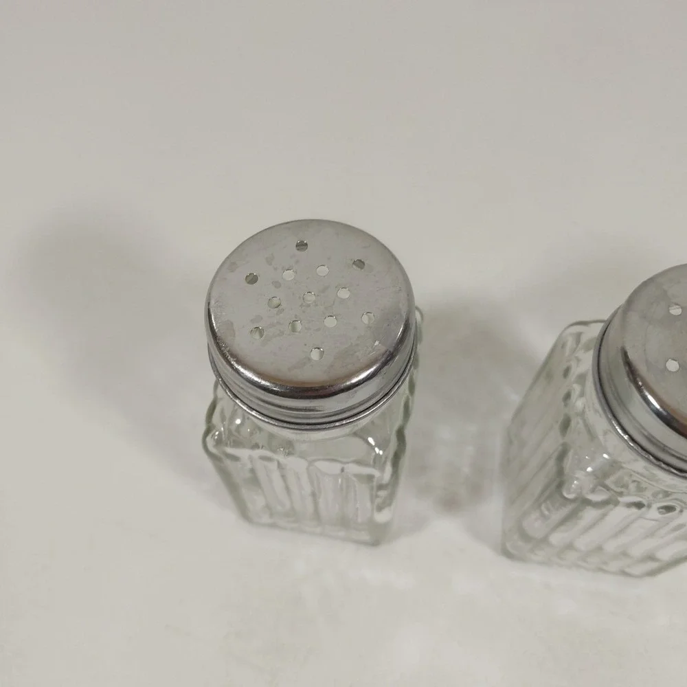 Vintage Clear Glass Salt&Pepper Shakers-Ribbed Design W/ Metal‎ Twist-Off Lids